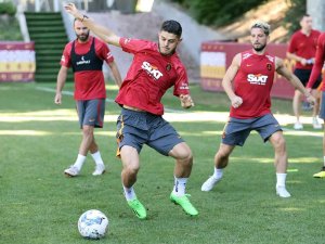 Galatasaray’da Yeni Futbolcular İlk Antrenmanına Çıktı