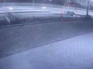 Otomobilin Takla Atması Sonucu 6 Gencin Yaralandığı Kaza Kamerada
