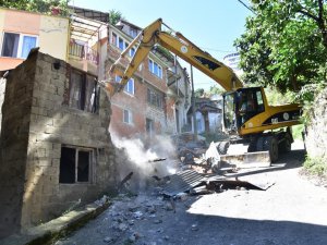 Giresun’da Metruk Binalar Yıkılıyor