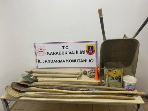 İ̇zinsiz Kazı Yapan 3 Kişi Suçüstü Yakalandı