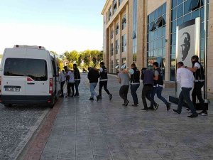 Yüklü Miktarda Uyuşturucu İle Yakalanan 8 Uyuşturucu Tacirinden 3’ü Tutuklandı