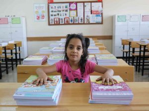 Van’daki Öğrencilere 1 Milyon 940 Bin Ders Ve Yardımcı Kaynak Kitabı