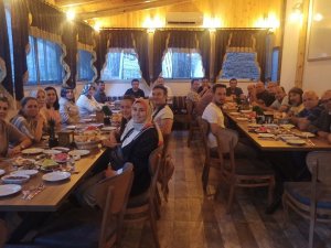 Osmancık’ta Okul Müdüründen Öğretmenlere Yemekli Kutlama