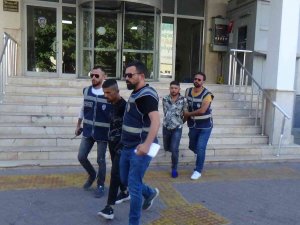 Aranan Şahıslar Yarım Saatlik Kovalamaca Sonucu Yakalandı
