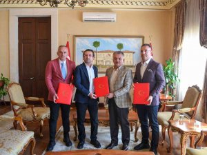 Öğrenci Yurtlarına Hayırseverlerden Basketbol-voleybol Sahası İle Tenis Kortu