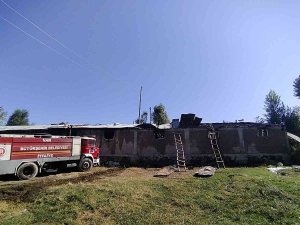 Muradiye’de 50 Ton Saman Kül Oldu