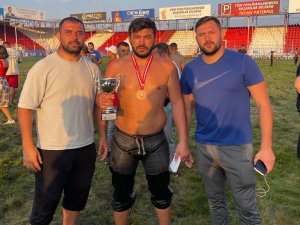 Sakarya Büyükşehir’in Pehlivanı Elmalı’da Boş Geçmedi