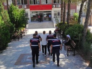 Bir Kişiyi Kapı İle Duvar Arasında Sıkıştırarak Öldüren Şahıs Yakalandı