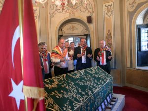 Memleket Partisi Genel Başkanı İ̇nce, Ertuğrul Gazi Türbesi’ni Ziyaret Etti