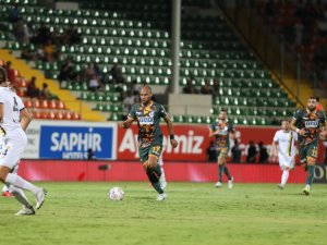 Spor Toto Süper Lig: Corendon Alanyaspor: 0 - Mke Ankaragücü: 0 (İ̇lk Yarı)