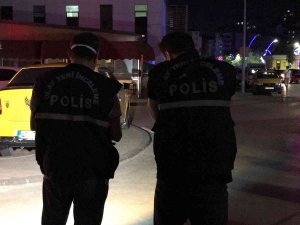 Sokak Ortasında Silahla Vuruldular, Taksi Tutup Hastaneye Gittiler