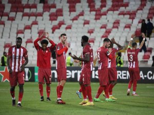Sivasspor İle İ̇stanbulspor Ligde İlk Kez Karşılaşacak