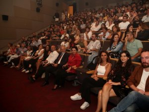 Nilüfer Kent Tiyatrosu Yeni Sezonu ‘1984’ İle Açtı