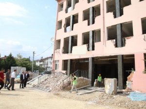 13 Okul Eğitim Öğretime Yetişmedi