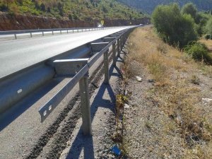 ‘Ölüm Virajı’ndaki Demir Bariyerleri Çaldılar
