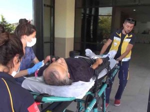 Eline Saplanan Testere İle Hastaneye Kaldırıldı