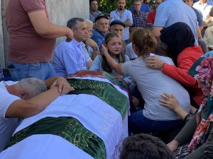 Cezaevinden Çıkan Eşi Tarafından Öldürülen Kadın Toprağa Verildi