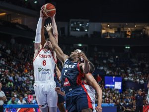12 Dev Adam, Fransa’ya Uzatmada Mağlup Oldu