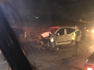 Gaziantep’te Ticari Araç İle Otomobil Kafa Kafaya Çarpıştı: 8 Yaralı