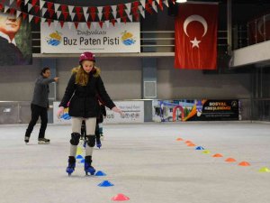 Muratpaşa Belediyesi’nden Ücretsiz Buz Pateni Kursu
