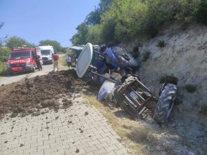 Şarampole Devrilen Traktörün Sürücüsü Yaralandı