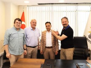 Chp’li Belediye Meclis Üyesi İstifa Edip Ak Parti’ye Geçti