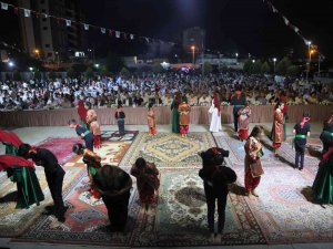 Toroslar’da Binlerce Kişi Aşure Etkinliğinde Buluştu