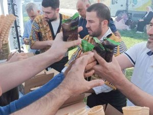 Kahramanmaraşlılar Kültür Ve Sanat Festivali’nde Ücretsiz Dondurma Dağıtıldı