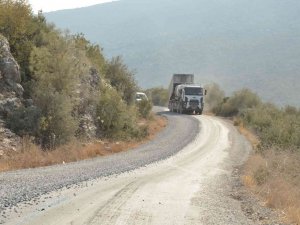 Tarsus’ta Yol Çalışmaları Sürüyor