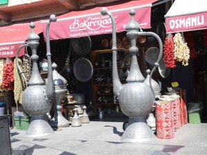 Ev Fiyatına Devasa Bakır İbrik