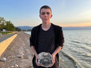 İ̇znik Gölü’nde Tarihi Taş Kalıntısı Bulundu