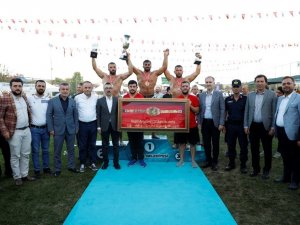 İ̇negöl’de 367 Pehlivan Kıran Kırana Güreşti