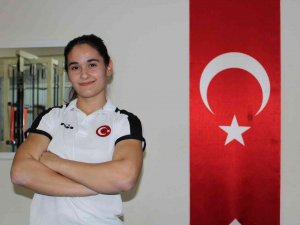 Bilek Güreşçileri Türk Bayrağını Olimpiyatlarda Da Temsil Etmek İstiyorlar