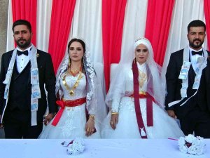 Yüksekovalı Kardeşler Aynı Gün Yapılan Düğünle Dünya Evine Girdi