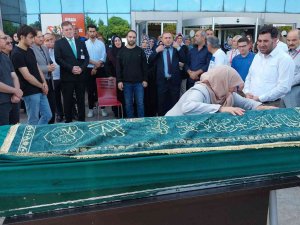 Sağlık Çalışanı Kalbine Yenik Düştü