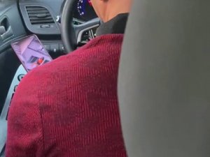 Yoldan Geçen Şortlu Kadının Fotoğrafını Çeken Şoföre Yolculardan Tepki