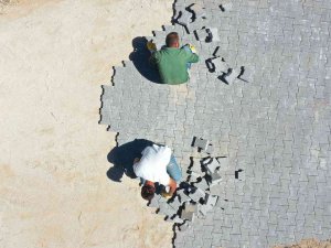 Başkan Büyükkılıç’tan Kırsala 1 Milyon Metrekare Kilit Beton Parke