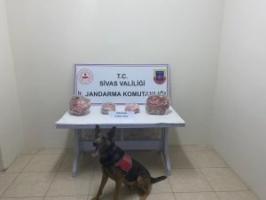 Valizinden 2 Kilo 300 Gram Kubar Esrar Çıktı