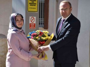Şırnak’a Yeni Atanan Öğretmenler Çiçekle Karşılandı