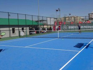 Van’da ’Akdamar Cup Uluslararası Tenis Turnuvası’ Başladı