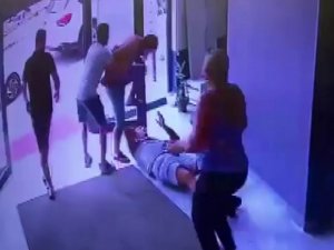 Öldürülen Adamın Darp Edildiği Anlar Güvenlik Kamerasında