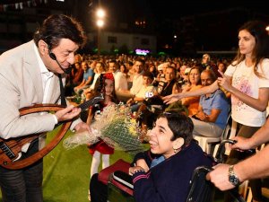 Sempozyumda Coşkun Sabah İle Nostalji Akşamı