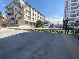 Ablasının İlişkisine Karşı Çıkan Kardeş 2 Kişiyi Yaraladı