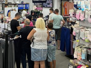 Okul Kıyafeti Alışverişinde Yoğunluk