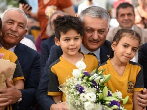 Antalya’da 485 Bin Öğrenci, 35 Bin Öğretmen İçin Ders Zili Çaldı