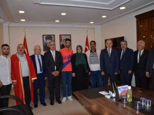 Yalova’da ‘Yılın Ahisine’ Cübbe Giydirildi