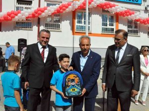 Akşehir Belediyesi’nden 2 Bin 500 Çanta Ve Kırtasiye Seti