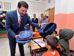 Karatay Belediyesi’nden Kırtasiye Yardımı