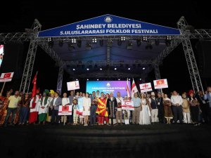 Folklor Fesitivaline Madrigal Damgası