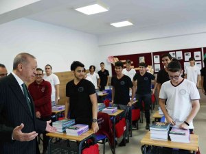 Cumhurbaşkanı Erdoğan, Sancaktepe’de Öğretmenler Ve Öğrencilerle Sohbet Etti